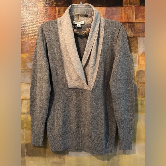 BANANA REPUBLIC Luxury Cashmere Blend Gray Sweater - Picture 5 of 8